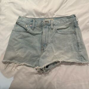 Madewell relaxed light denim shorts size 25
